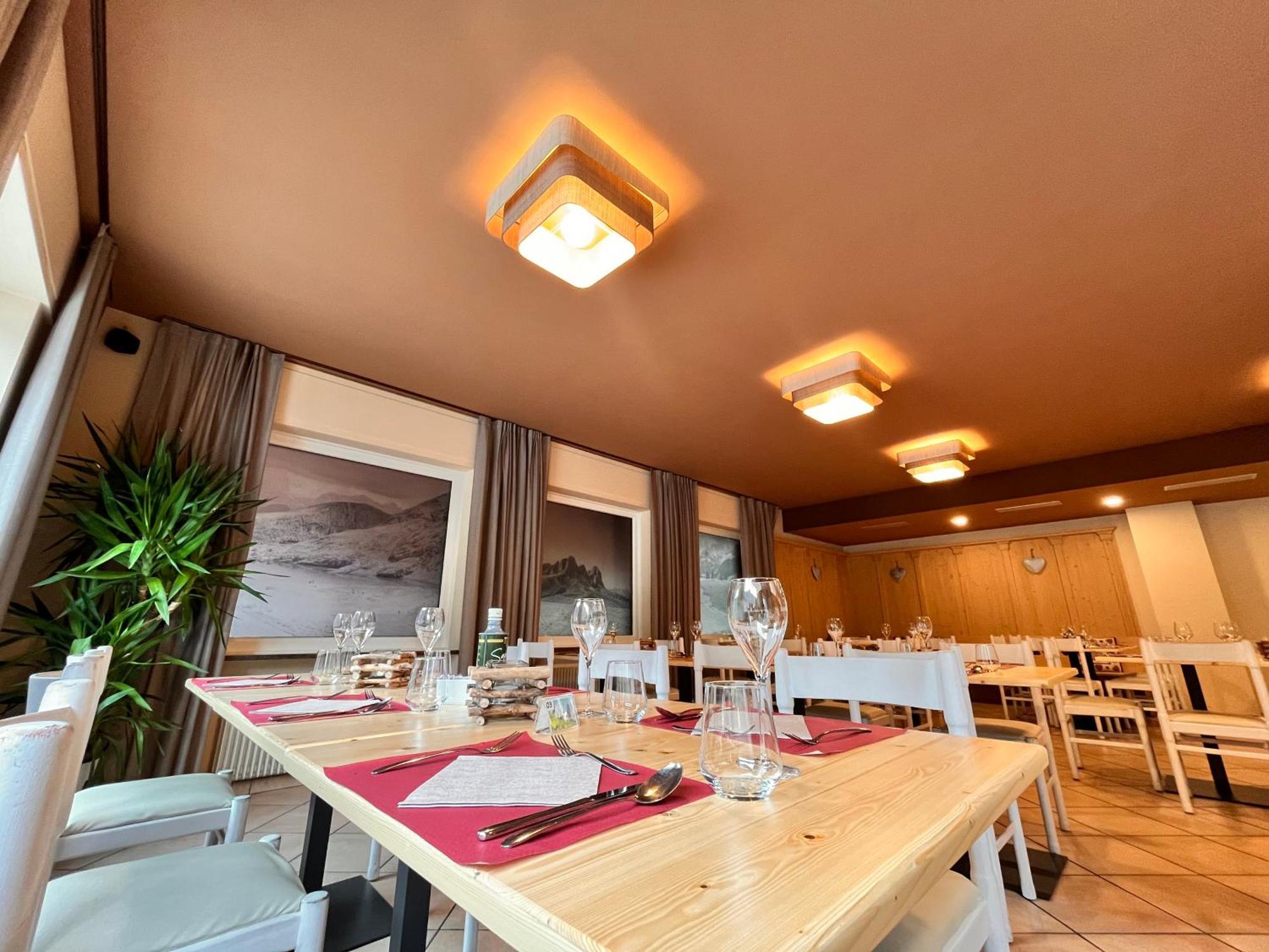 קאמפיטלו די פאסה Hotel Rododendro Val Di Fassa מראה חיצוני תמונה